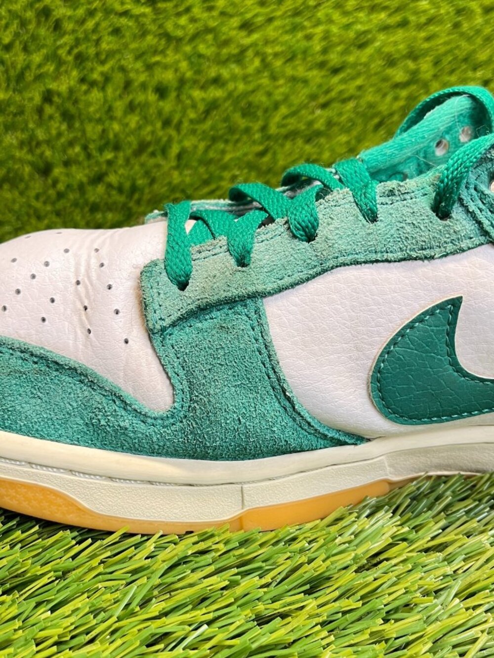 Nike Dunk Low SE Mens Size 9 White Green Gum Athletic Leather Shoes Sneakers - Picture 7 of 12